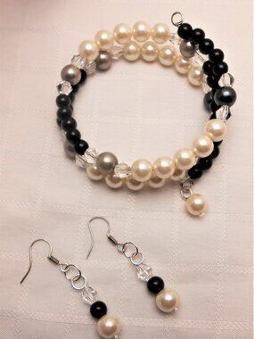 Handmade jewelry set with memory wire bracelets and earrings No. 976